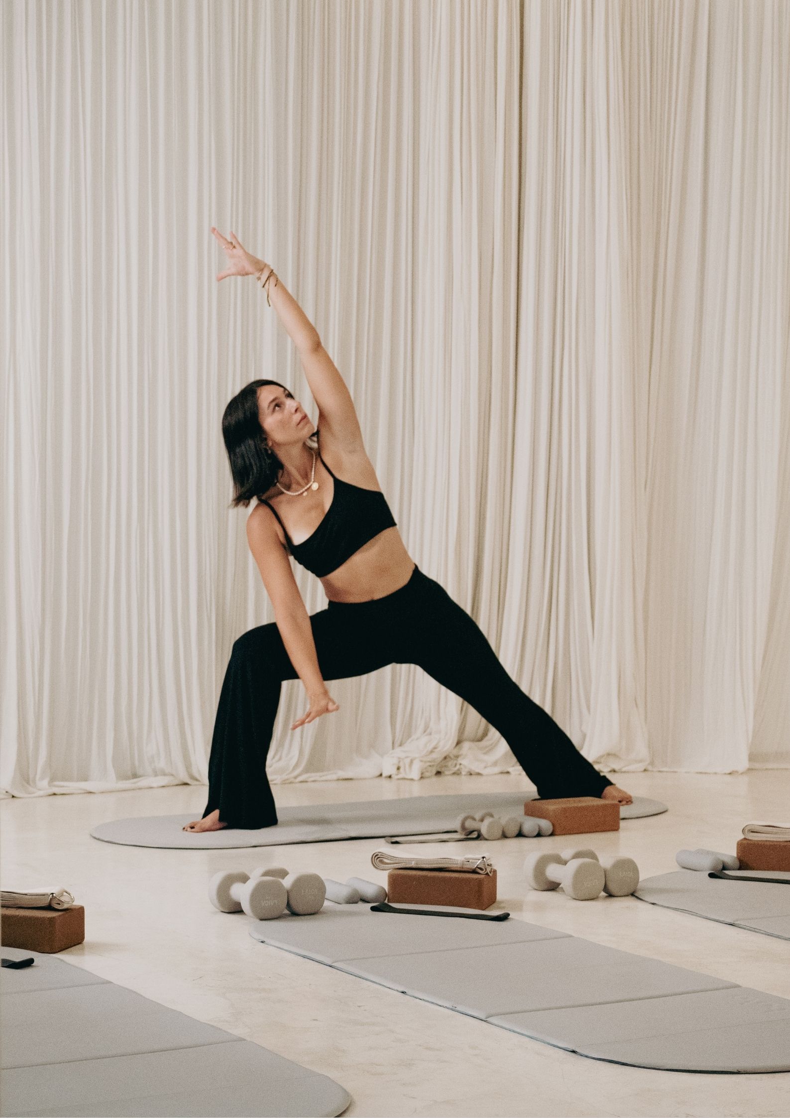 Becks, online yoga and Pilates coach for women, practising yoga